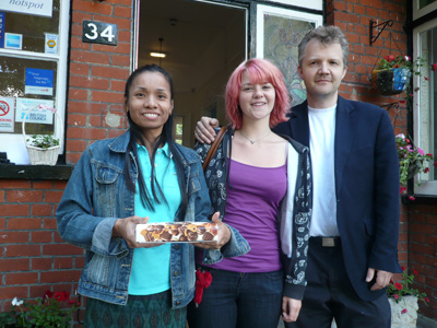 Quiz winner Annika and Thongsa - July 2008